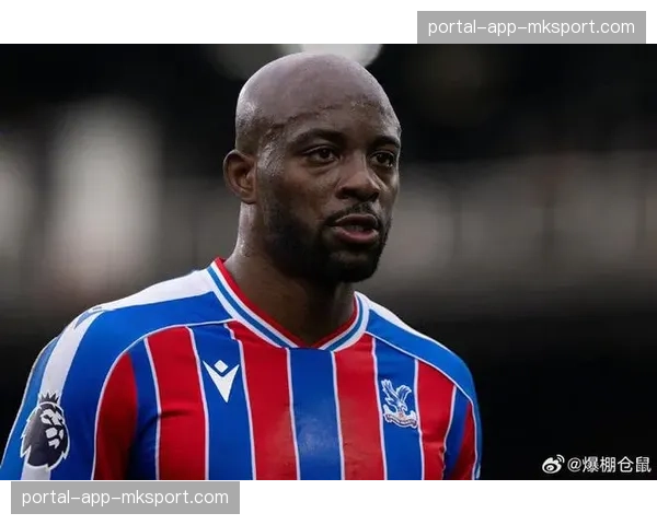 点球！奥利斯造点，马特塔主罚命中为水晶宫扳平比分